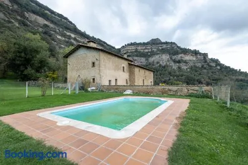 Maison entièrement équipée avec piscine privée, jardin et barbecue | Vue montagne | Avec animaux acceptés - Image 1