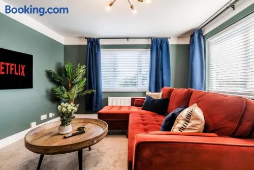 3-Bedroom Apartment 2-Bathrooms 2-Off Street Parking Spaces - Image 1