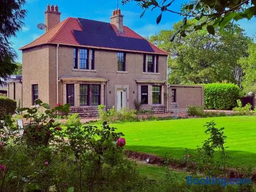 Red Roofs - 5BR Luxury - Large Gardens - EV Point - Near Edinburgh - Image 1