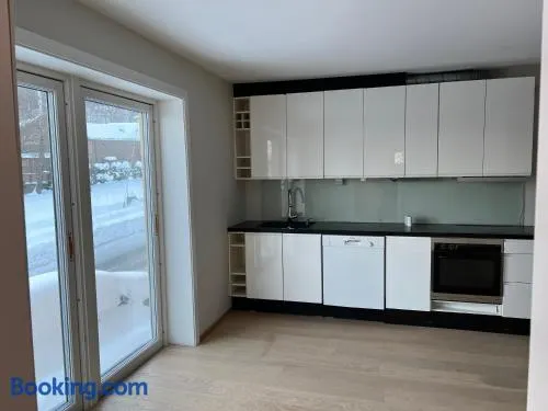 New renovated apartment, superb location and free parking - Image 1