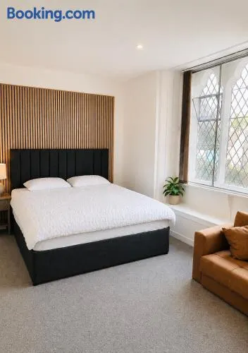 Snowdon Apartments - Image 1