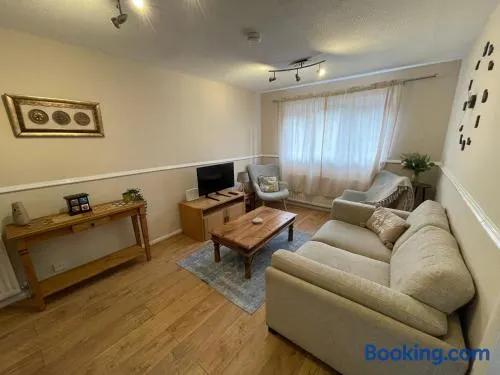 Cosy Family Home in Lovely Stony Stratford - Image 1