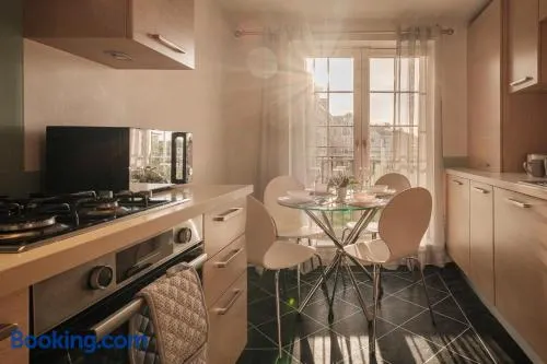 Mackie Residence - SJA Stays - 3 Bed Apartment with parking - Image 1