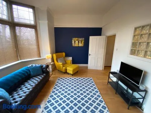 Stylish Apartment With Secure Parking Close to City - Image 1