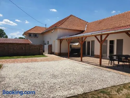 Família Apartman Cserkeszőlő - Image 1