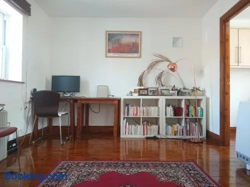 Quiet balcony flat in the heart of Camden Town - Image 1
