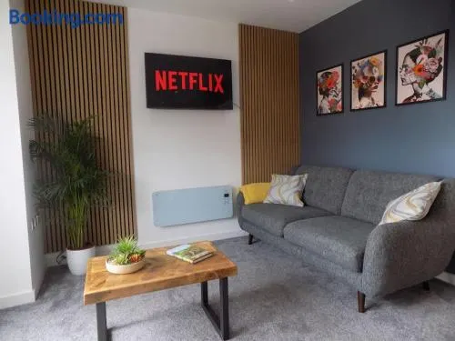 2 Bedroom Luxury City Centre Apt - Image 1