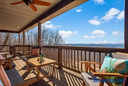 Ozark Retreat with Mountain Views Fire Pit & Deck - Image 1