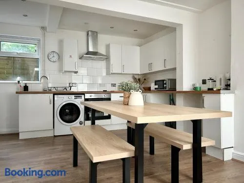 Coventry Business Stay House - Image 1