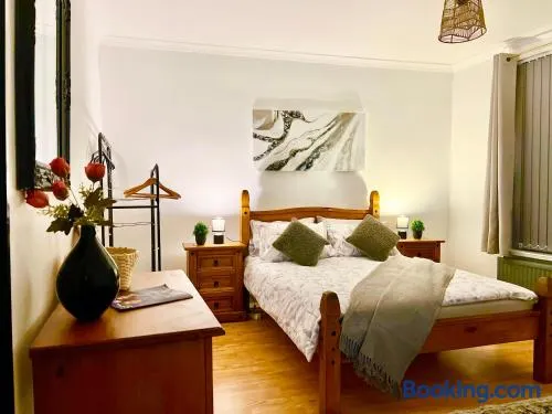 Cosy 3BDR In Levenshulme-Close To Manchester City Centre And Stockport Town- Free Parking- WiFi - Image 1