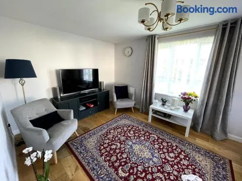 Entire 3 bedroom house in suburban area - Image 1