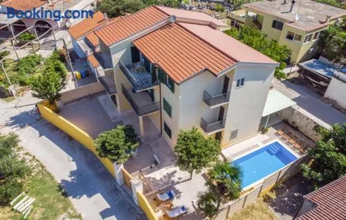 Apartmani na Zlatnom Jezeru - Image 1