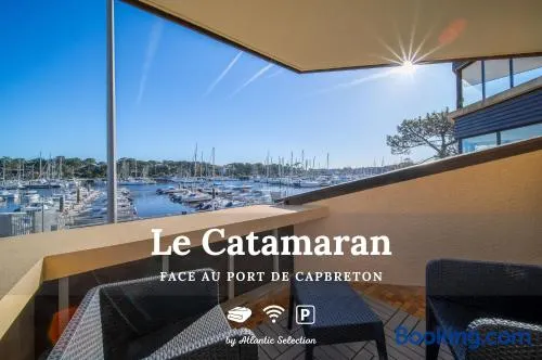 Atlantic Selection - Le Catamaran - Face au port - Image 1