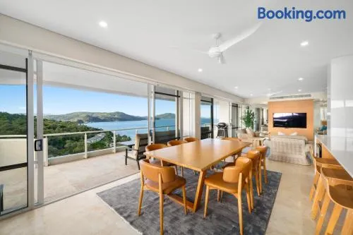 Luxury Hamilton Island Sub Penthouse on Level 12 & Buggy & Transfers - Image 1
