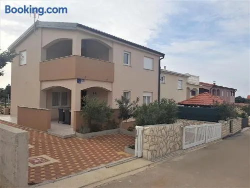 Apartamento con barbacoa y terraza | Vistas al jardín - Image 1