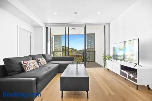 Castle Hill Modern 2BR Apartment - Image 1