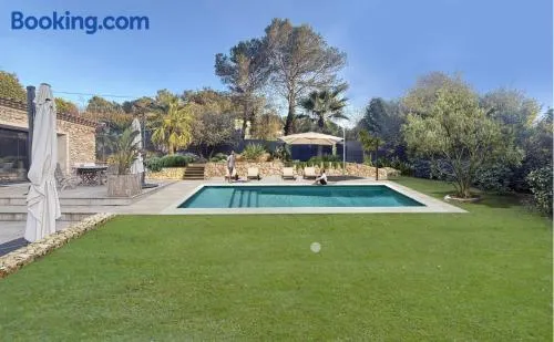 VILLA PROVENÇALE entre ANTIBES et CANNES - Image 1