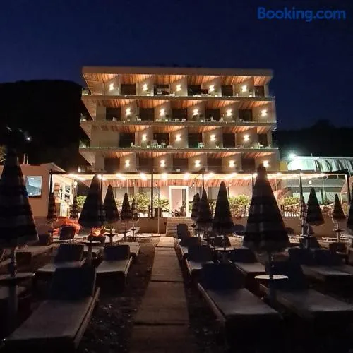 Hotel Aross - Image 1