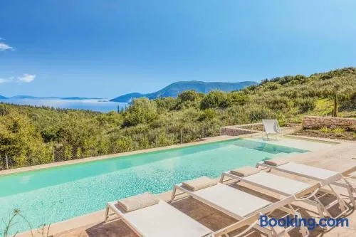 Villa avec barbecue, terrasse et piscine privée - Image 1
