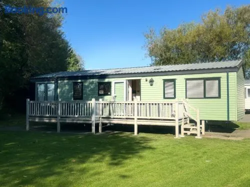 Cedar Retreat Southview - Sleeps 6 Wifi & Garden - Image 1
