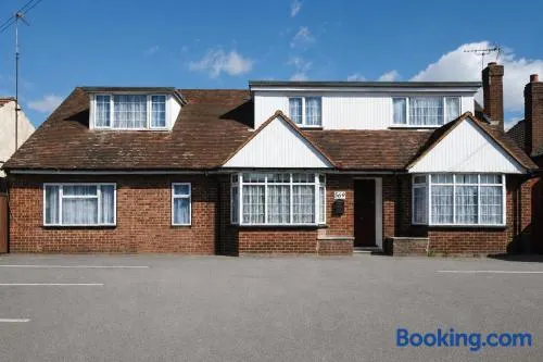 Laburnum Guest House - Heathrow London T5 - Image 1