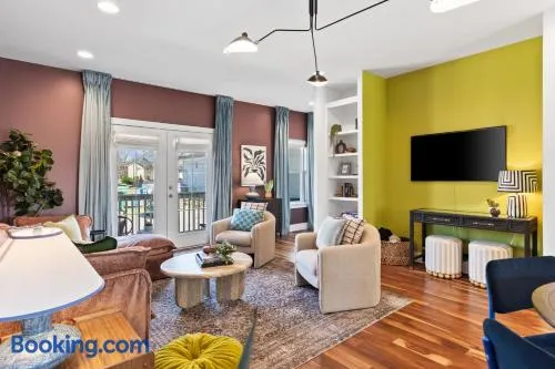 Vibrant Home in The Nations with Garage Walk to Restaurants and Shops - Image 1