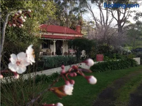 Sinnamons Cottage - Image 1