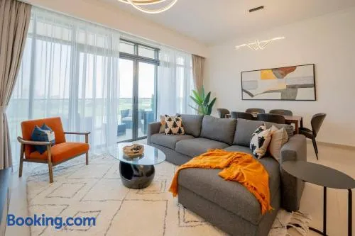 Lux Golf Views 3 BR in Emirates Hills - Image 1