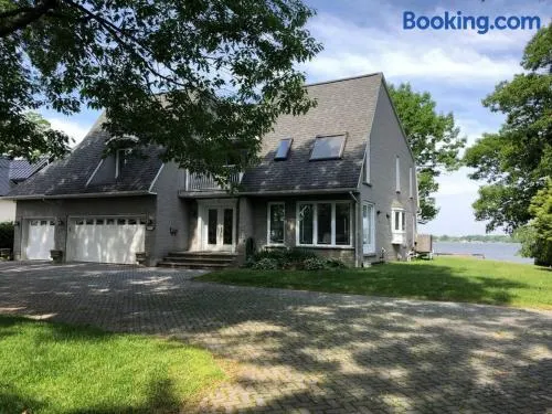 Spacious Lakefront Champlain lake with SPA - Image 1