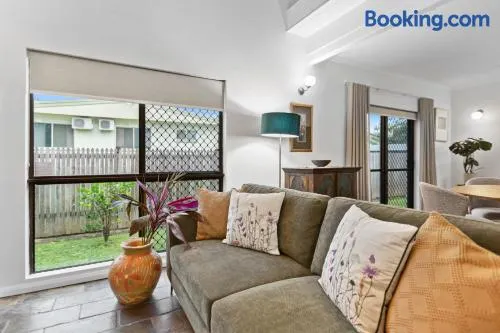 Spacious Whitfield Townhouse - Image 1
