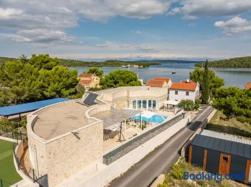 Familienfreundliche Villa mit Terrasse, Grill und privatem Pool | Haustiere sind willkommen - Image 1