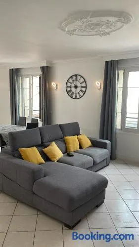 Le Familial Grand T3 Lumineux Wifi Fibre & Parking Privé - Image 1