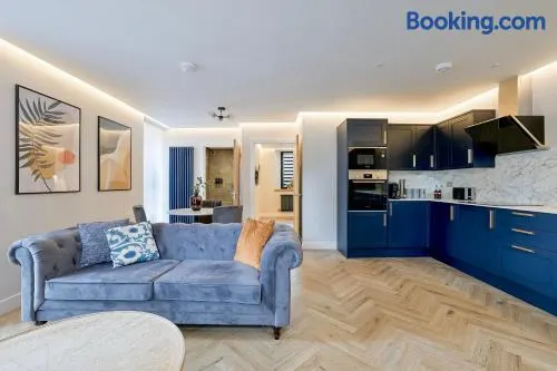 Modern apartment in town centre - Image 1
