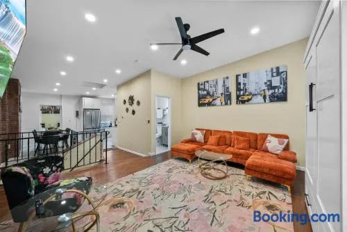 Free Parking -2BR,2Bath, 4Beds, Sleeps 6, 10 Min to NYC, 10 Min to Path - Image 1