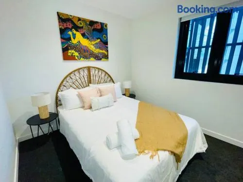 Comfy unit in front of Crown w/ Free Parking - Image 1