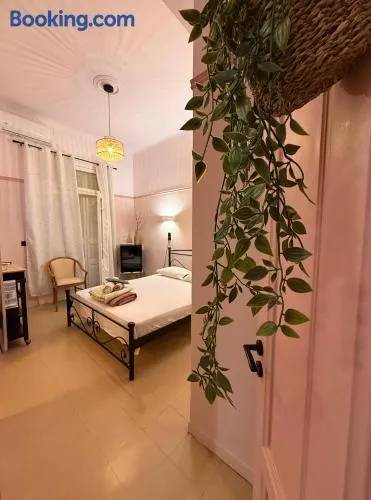 Classic rooms in the center - Image 1