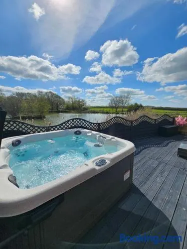Lakefront Lodge with Hot Tub - Muscovy Lodge - Image 1
