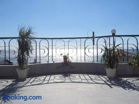 Lazur Hotel - Image 1