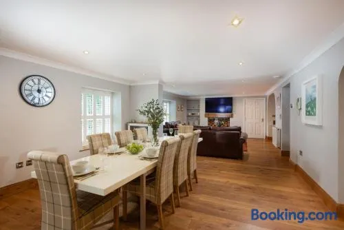 3 The Manor - Opposite a golf course - Pet friendly - Wi-Fi - Image 1