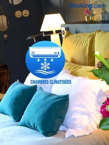 L'école des garçons - Chambres d'hôtes Climatisées - Image 1