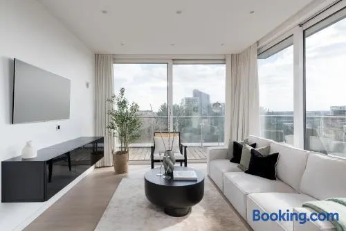 Stylish Milton Keynes Apartment - Image 1