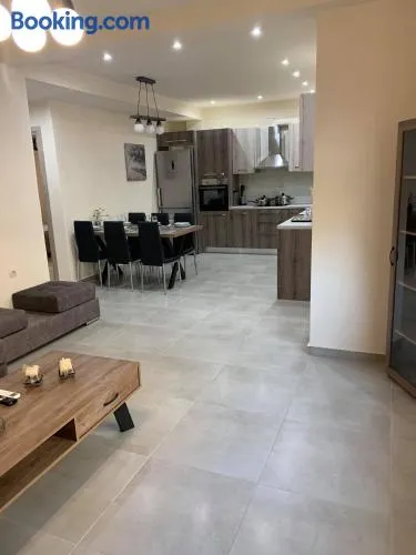 Helen`s Luxury Apartment - Image 1