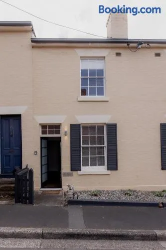 'Fifteen' Heritage Terrace in Battery Point - Image 1