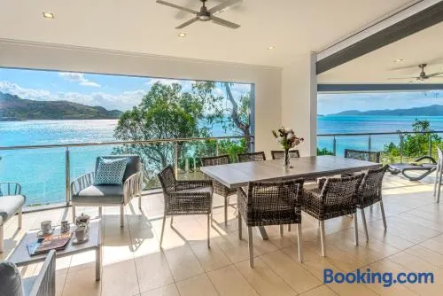 Edge 2 - Oceanfront Luxurious and Spacious 4 Bedroom Split Level Apartment with buggy and valet service - Image 1