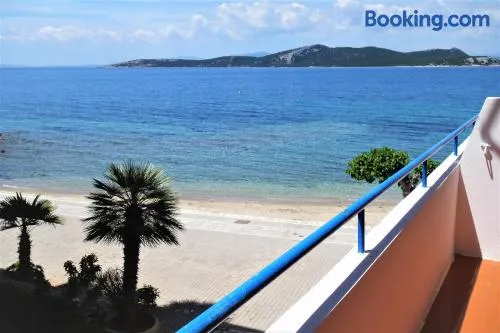 Nea Styra seafront apartment with stunning view - Image 1