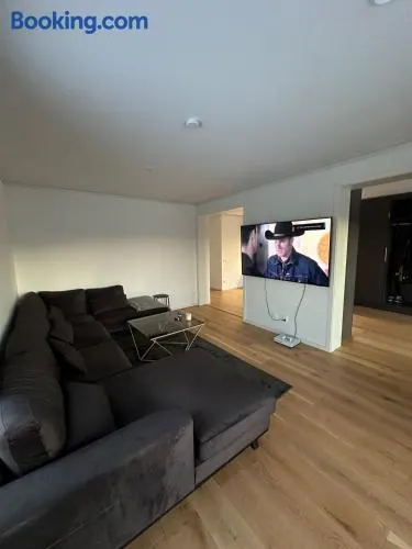 Luxury Apartment,close to city - Image 1