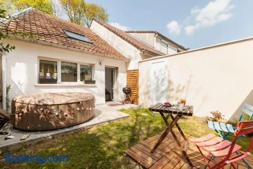 La Bulle spa barbecue netflix - Paris Orly - Image 1