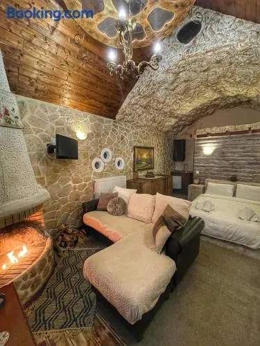 Anilia Guesthouse - Image 1