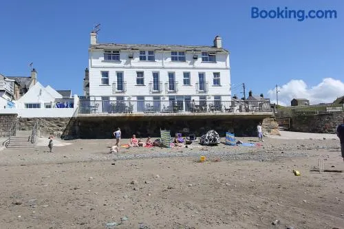 Gwesty Ty Newydd - Image 1