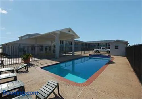 Summit Inn Hempstead - Image 1